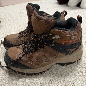 Boys hiking boots